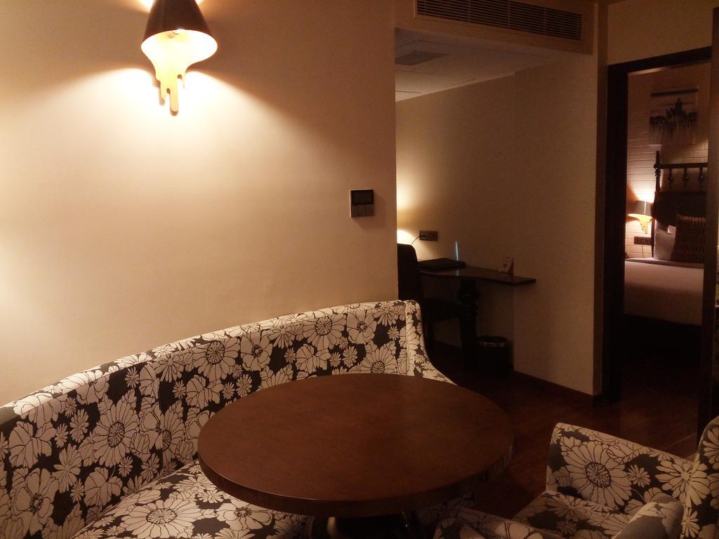 Best Western Plus O2 Indore Exterior photo